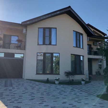 Отель Eden Blue Костинешти Экстерьер фото